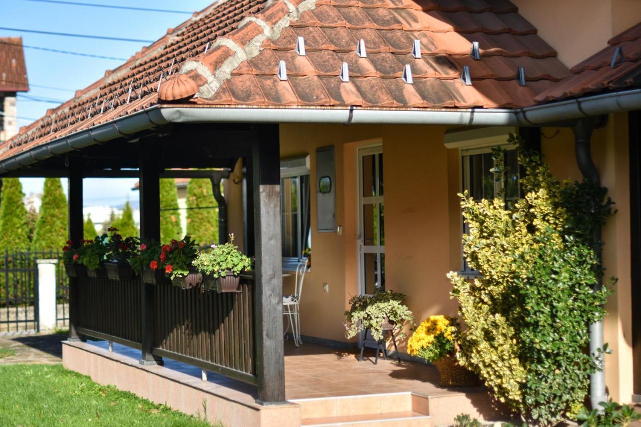 Little Nook Villa Cacak Exterior photo